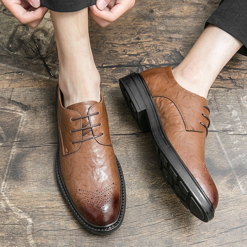 Efterårstrend Mænd Business Casual Mode Brogue Sko Udskåret Tyk Sål Forøg Små Trendy Sko